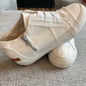 White Blowfish wedge zip up sneaker